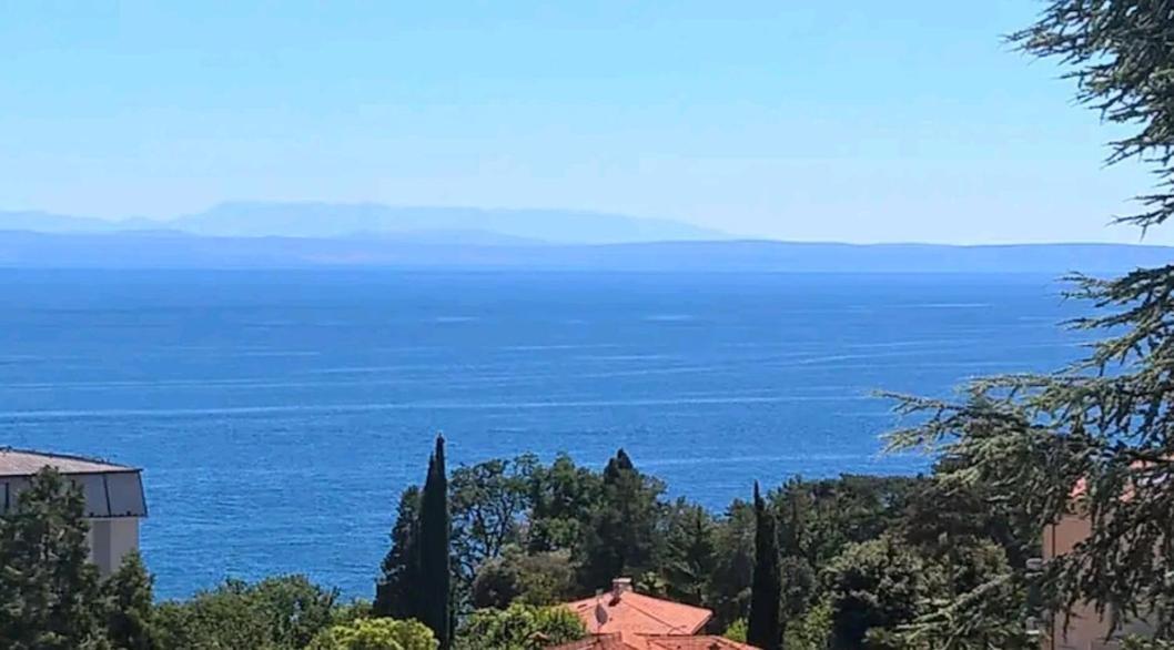 Apartment With Direct Sea View, Free Parking And Close To Beaches And Promenade Lovran Extérieur photo