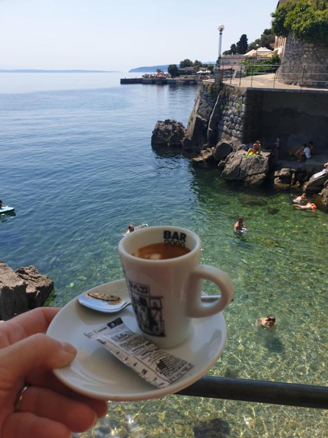 Apartment With Direct Sea View, Free Parking And Close To Beaches And Promenade Lovran Extérieur photo
