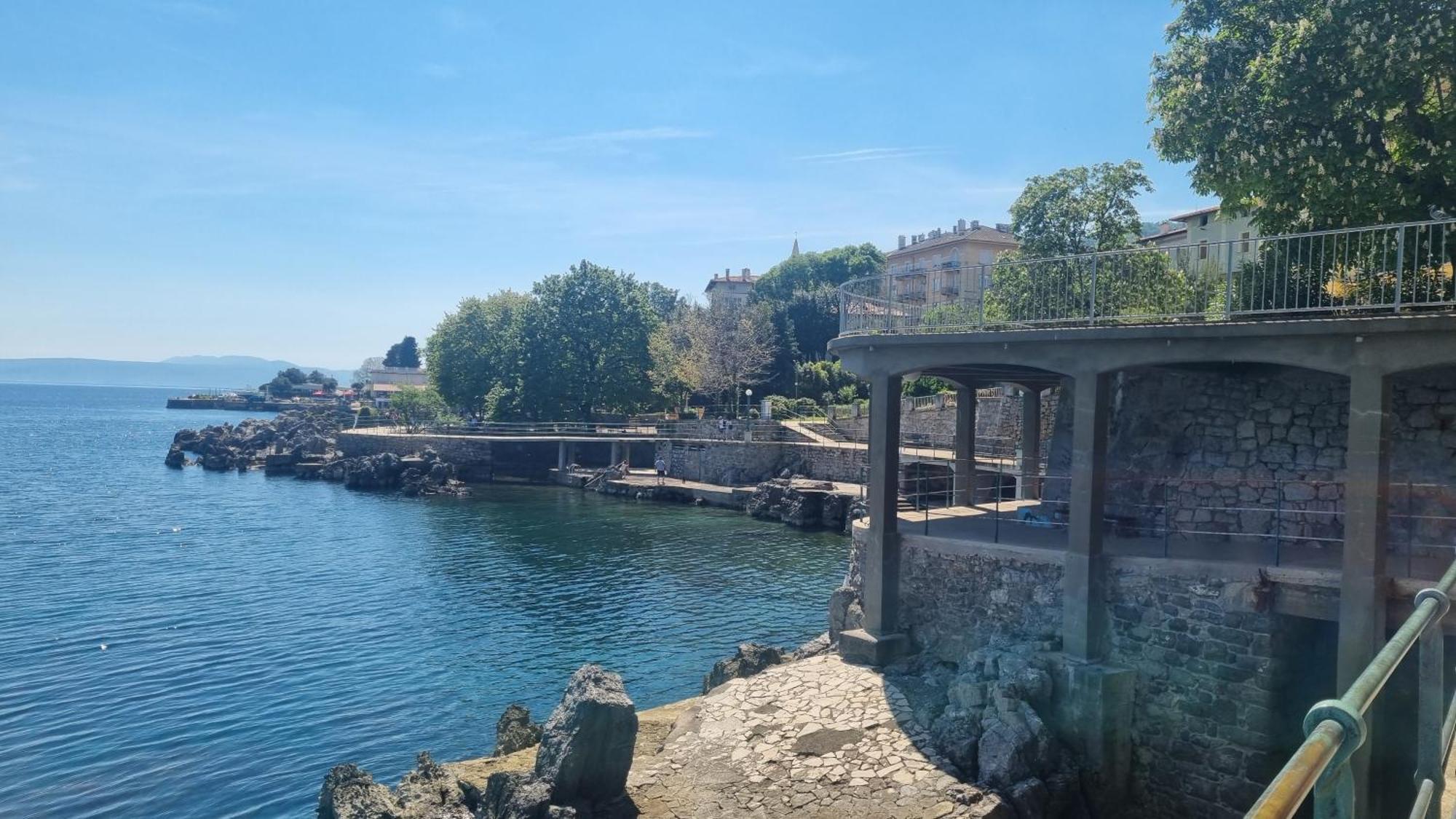 Apartment With Direct Sea View, Free Parking And Close To Beaches And Promenade Lovran Extérieur photo