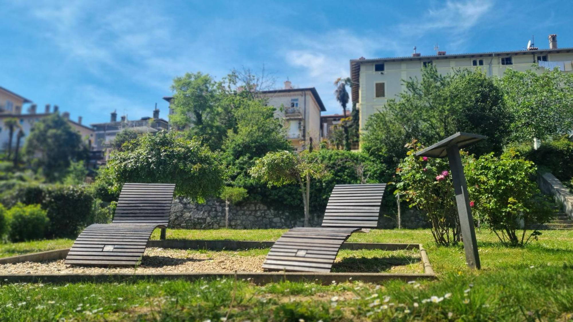 Apartment With Direct Sea View, Free Parking And Close To Beaches And Promenade Lovran Extérieur photo